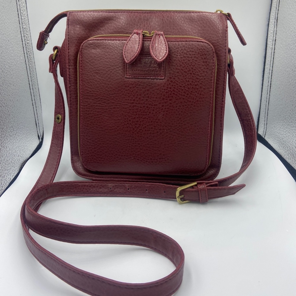 Vintage Relic Brand Leathers Red Pebbled Crossbody Bag